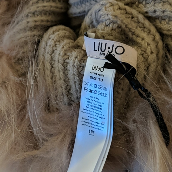 Liu Jo Rabbit Scarf - Picture 5 of 5